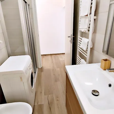 Quadrilocale Ristrutturato A 30 M Dal Mare Apartment *